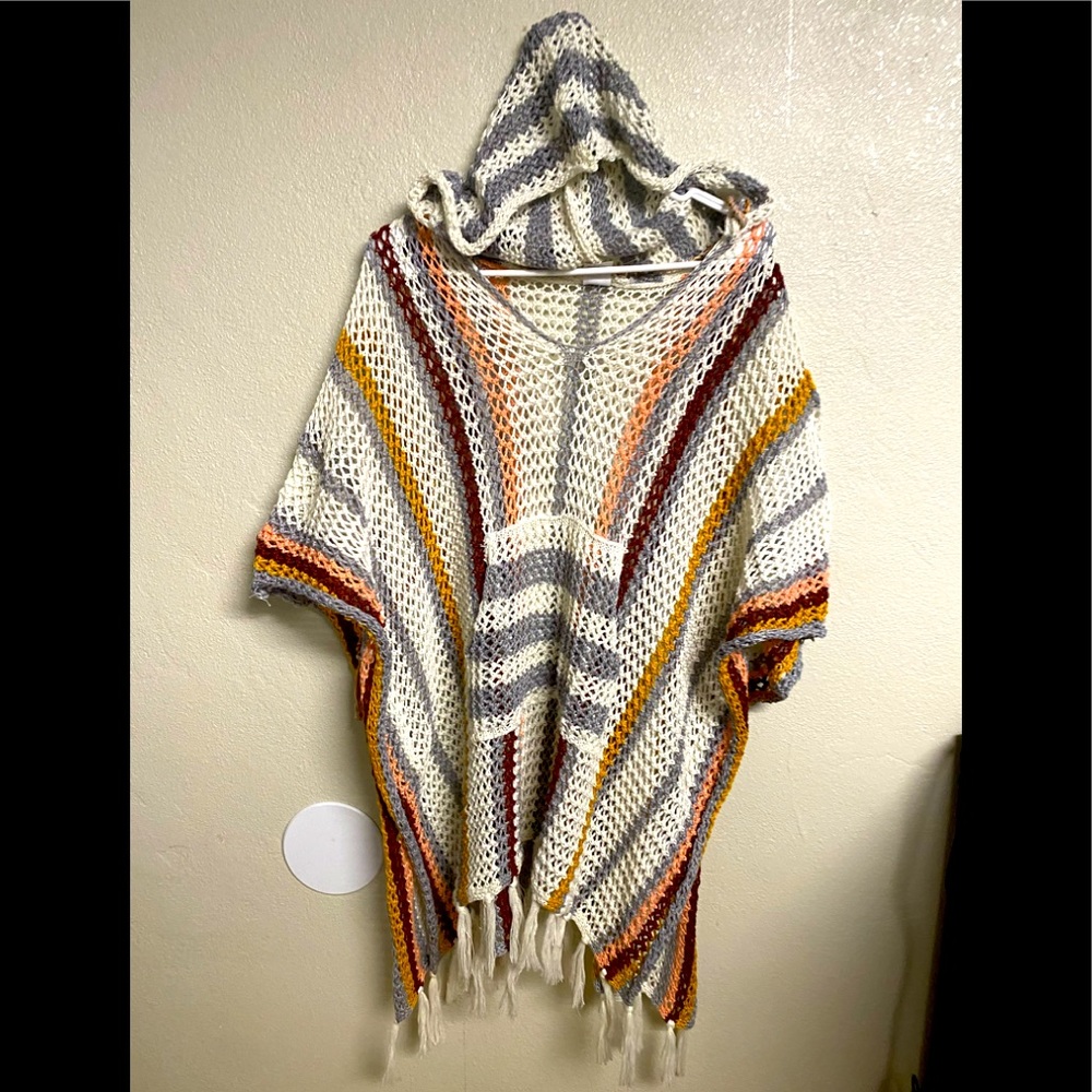 Knitted mesh top with hood/ fringes